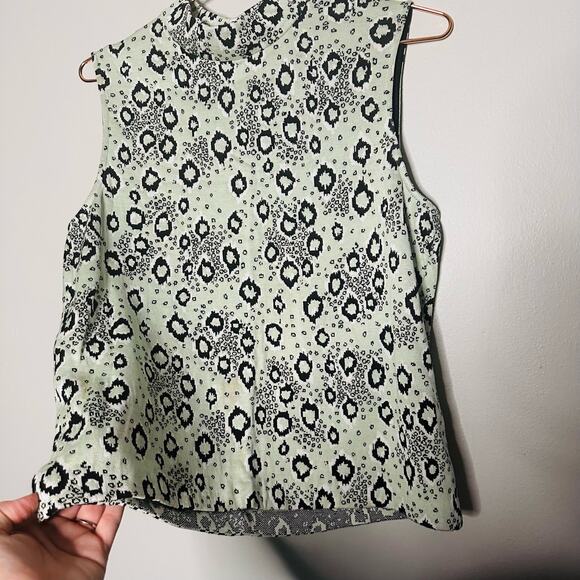 St. John Light Green Snake Pattern Geometric Shape Mock Neck Top Size Medium - Picture 8 of 9